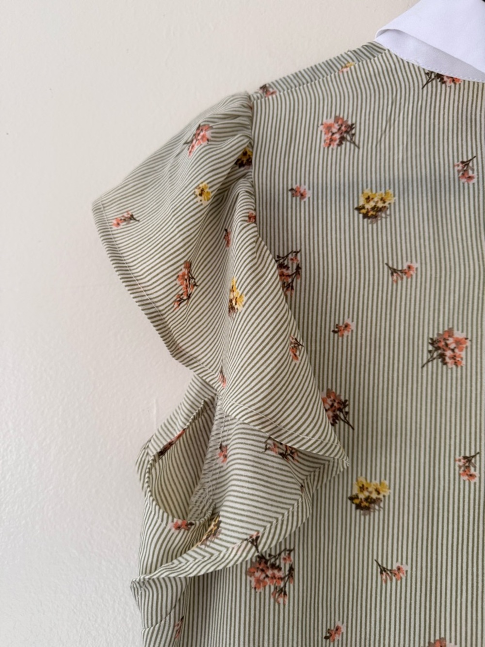 Peter Pan Collar Flutter-Sleeve Blouse Sage Green White Floral Size XL - NWOT - Picture 6 of 15